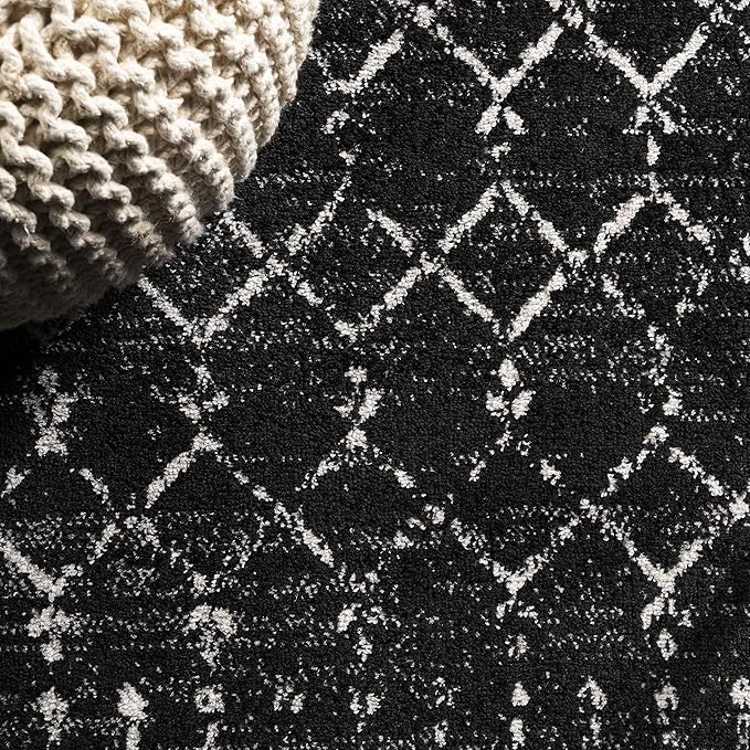 JONATHAN Y Boho Vintage Diamond Black/Ivory Indoor Area Rug 4X6 ft, Moroccan Hype for Living Room, Bedroom, Kitchen, Office, Easy-Cleaning, High Traffic, Pet-Friendly, Non-Shedding (MOH101D-4)