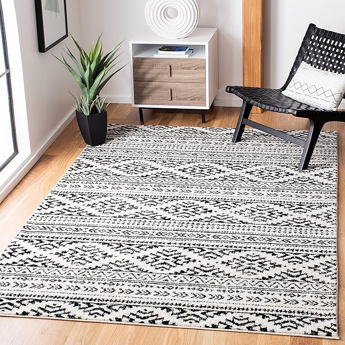 SAFAVIEH Area Rug 4x6 - Tulum Collection - Ivory & Black, Moroccan Boho Tribal Design, Non-Shedding & Easy to Clean, Ideal for Living Room, Bedroom, Dining Space (TUL272B)