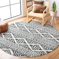 SAFAVIEH Tulum Collection Area Rug - 5' Round, Ivory & Black, Moroccan Boho Tribal Design, Non-Shedding & Easy to Clean, Ideal for Living Room, Bedroom, Dining Space (TUL272B)
