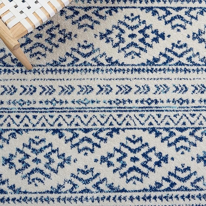 SAFAVIEH Tulum Collection Area Rug - 5'3" x 7'6", Ivory & Navy, Moroccan Boho Tribal Design, Non-Shedding & Easy to Clean, Ideal for Living Room, Bedroom, Dining Space (TUL272D)