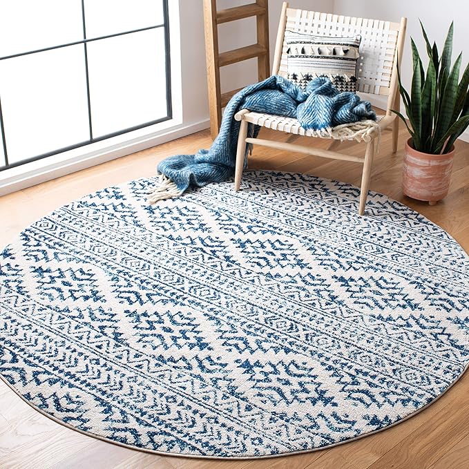 SAFAVIEH Tulum Collection Area Rug - 5' Round, Ivory & Navy, Moroccan Boho Tribal Design, Non-Shedding & Easy to Clean, Ideal for Living Room, Bedroom, Dining Space (TUL272D)