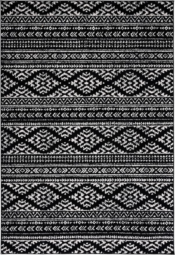 SAFAVIEH Area Rug 6x9 - Tulum Collection - Black & Ivory, Moroccan Boho Tribal Design, Non-Shedding & Easy to Clean, Ideal for Living Room, Bedroom, Dining Space (TUL272Z)