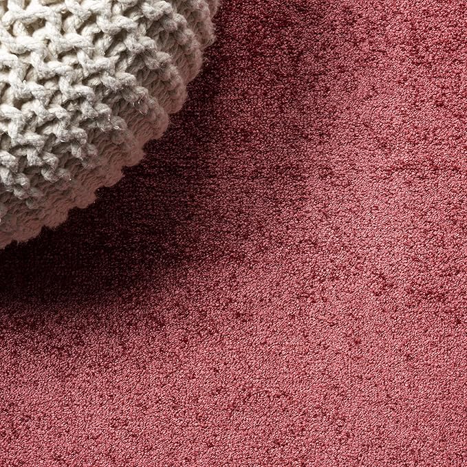 JONATHAN Y Haze Solid Low-Pile Red 6' Round Indoor Area Rug, Coastal,Bohemian,Minimalist,Classic, Easy-Cleaning for Living Room,Bedroom,Kitchen,Pet Friendly,Non-Shedding (SEU100E-6R)