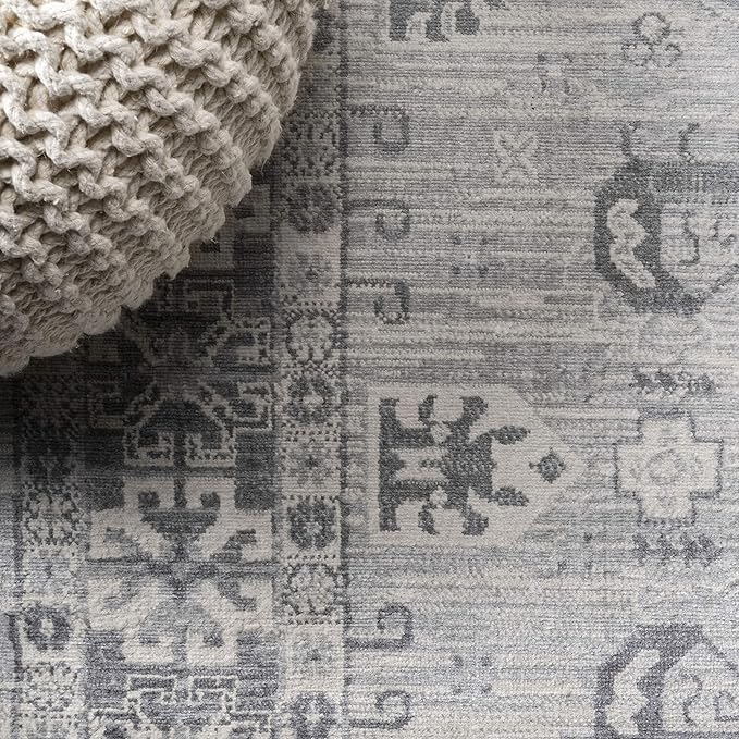 JONATHAN Y Modern Vintage Medallion Light Grey Indoor Area Rug, 4x6, Country, Floral, Easy-Cleaning for Living Room, Bedroom, Kitchen, Pet Friendly, Non-Shedding (MDP108B-4)