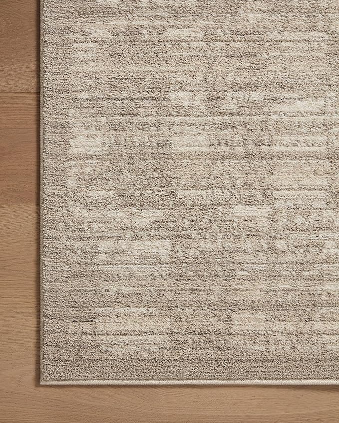 Loloi Darby Collection DAR-07 Pebble/Sand 4'-0" x 6'-0" Accent Rug