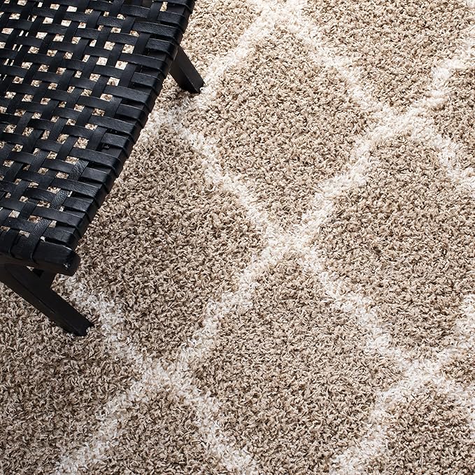 SAFAVIEH Dallas Shag Collection Area Rug - 5'1" x 7'6", Beige & Ivory, Trellis Design, Non-Shedding & Easy Care, 1.5-inch Thick Ideal for High Traffic Areas in Living Room, Bedroom (SGD257D)