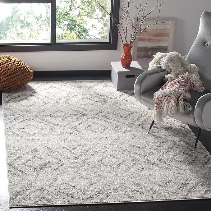 SAFAVIEH Adirondack Collection Accent Rug - 4' x 6', Light Grey & Grey, Modern Distressed Design, Non-Shedding & Easy Care, Ideal for High Traffic Areas in Entryway, Living Room, Bedroom (ADR131C)