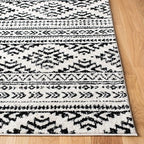 SAFAVIEH Area Rug 4x6 - Tulum Collection - Ivory & Black, Moroccan Boho Tribal Design, Non-Shedding & Easy to Clean, Ideal for Living Room, Bedroom, Dining Space (TUL272B)