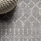 JONATHAN Y Boho Vintage Diamond Gray/Ivory Indoor Area Rug 4X6 ft, Moroccan Hype for Living Room, Bedroom, Kitchen, Office, Easy-Cleaning, High Traffic, Pet-Friendly, Non-Shedding (MOH101C-4)
